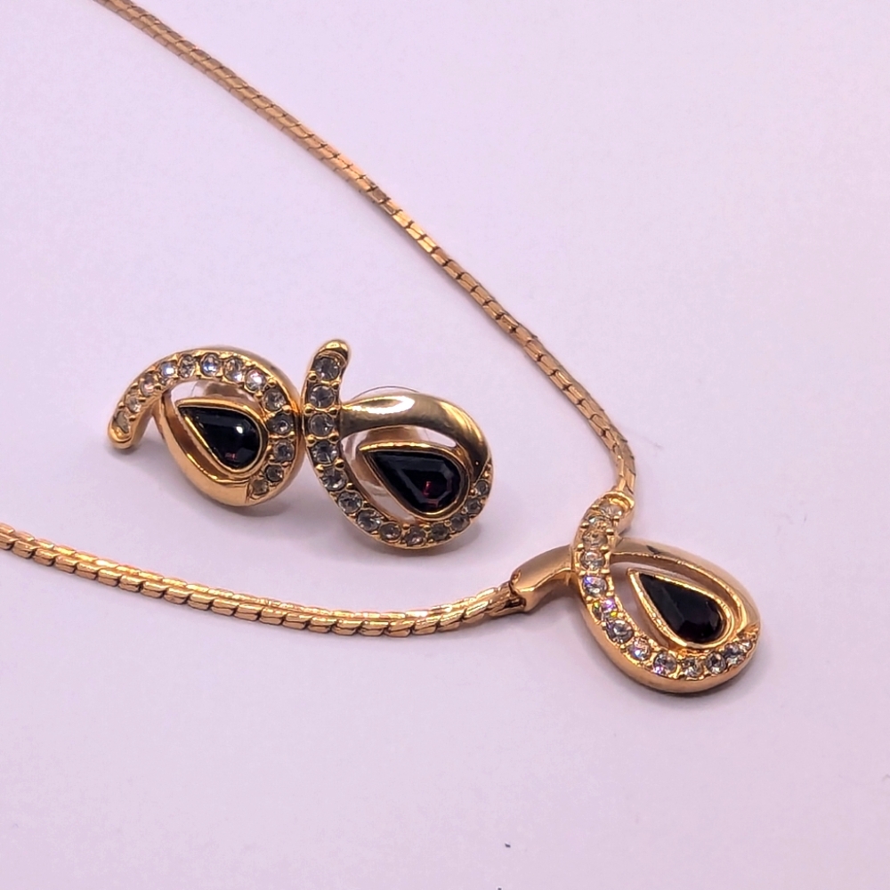 Vintage 80s necklace and earring set